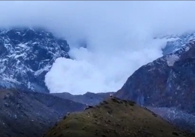 Avalanche again hits hills near Kedarnath temple | Avalanche again hits hills near Kedarnath temple Avalanche again hits hills near Kedarnath temple | Avalanche again hits hills near Kedarnath temple