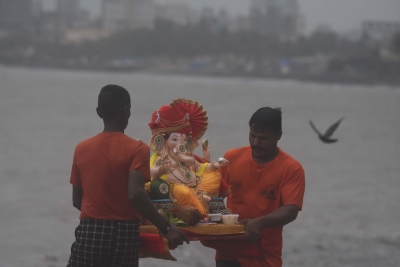 SC allows symbolic immersion of Ganesh idols in Hyd's Hussain Sagar Lake | SC allows symbolic immersion of Ganesh idols in Hyd's Hussain Sagar Lake