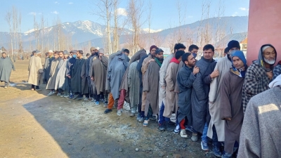 67.60% and 47.56% polling for panch and sarpanch seats in J&K | 67.60% and 47.56% polling for panch and sarpanch seats in J&K