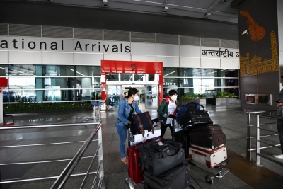 3 liquor shops at IGI Airport's T3 allowed to open | 3 liquor shops at IGI Airport's T3 allowed to open