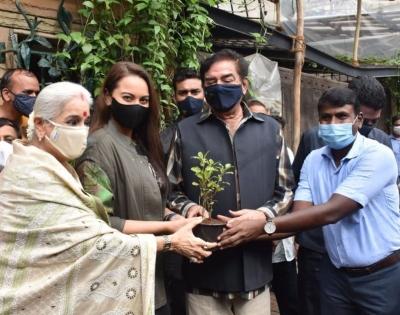 Sonakshi Sinha adopts a tree | Sonakshi Sinha adopts a tree