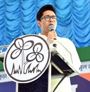 CBI keeps Monday's notice to Abhishek Banerjee in abeyance | CBI keeps Monday's notice to Abhishek Banerjee in abeyance CBI keeps Monday's notice to Abhishek Banerjee in abeyance | CBI keeps Monday's notice to Abhishek Banerjee in abeyance