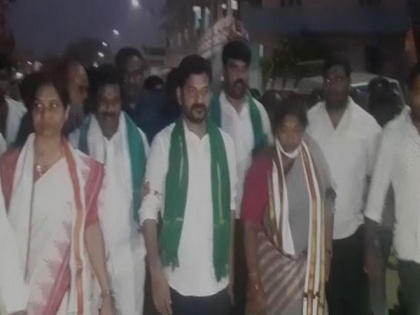 Congress' Revanth Reddy starts padayatra from Achampet to Hyderabad in support of protesting farmers | Congress' Revanth Reddy starts padayatra from Achampet to Hyderabad in support of protesting farmers