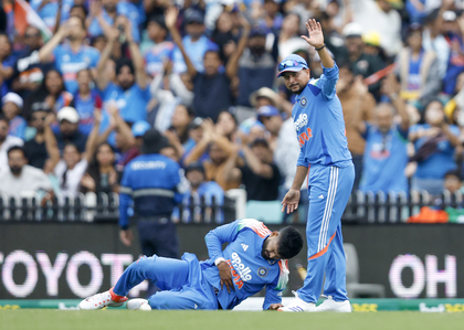 Shreyas Iyer admitted to Sydney hospital after left rib cage injury, to be assessed by specialists | Shreyas Iyer admitted to Sydney hospital after left rib cage injury, to be assessed by specialists