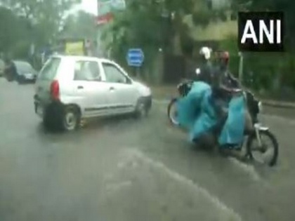 Heavy rain causes waterlogging, commuting problems in Chennai | Heavy rain causes waterlogging, commuting problems in Chennai