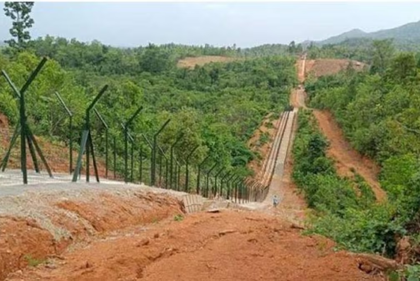 Amid objection from NE states, Centre to fence entire 1,643 km stretch of India-Myanmar border | Amid objection from NE states, Centre to fence entire 1,643 km stretch of India-Myanmar border Amid objection from NE states, Centre to fence entire 1,643 km stretch of India-Myanmar border | Amid objection from NE states, Centre to fence entire 1,643 km stretch of India-Myanmar border