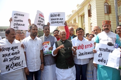 Mahagathbandhan leaders hold protest in Bihar Assembly over Rahul disqualification | Mahagathbandhan leaders hold protest in Bihar Assembly over Rahul disqualification