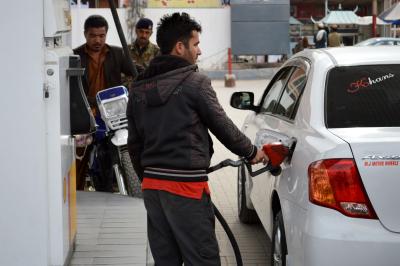 Pakistan's oil sector warns of looming petrol, diesel crisis | Pakistan's oil sector warns of looming petrol, diesel crisis