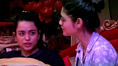 'Bigg Boss 16': Soundarya Sharma and Sreejita De share a kiss | 'Bigg Boss 16': Soundarya Sharma and Sreejita De share a kiss