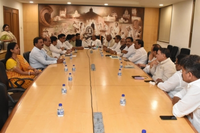 NCP-Congress-Sena: A beehive of meetings for govt formation (2nd Lead) | NCP-Congress-Sena: A beehive of meetings for govt formation (2nd Lead)