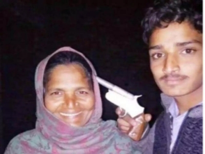 UP: Youth poses with gun at his mother's head, arrested | UP: Youth poses with gun at his mother's head, arrested