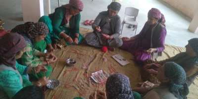 Himachal women make 'rakhis' to help India become self-reliant' | Himachal women make 'rakhis' to help India become self-reliant'