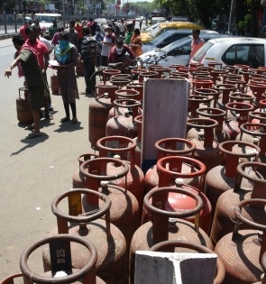 Home cooking during lockdown pushes up LPG demand | Home cooking during lockdown pushes up LPG demand
