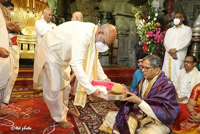 Chief Justice of India offers prayers at Tirumala | Chief Justice of India offers prayers at Tirumala