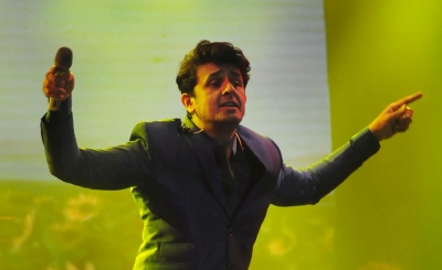 Sonu Nigam trends over old tweets even as he is stranded in Dubai | Sonu Nigam trends over old tweets even as he is stranded in Dubai