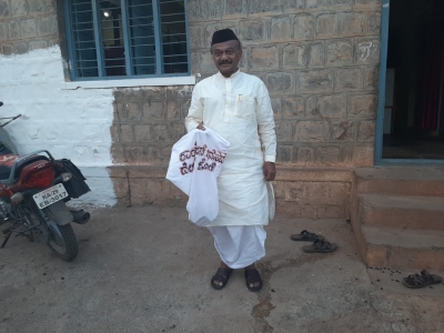 Forget crowdfunding, K'taka Cong leader goes 'begging' to build party office | Forget crowdfunding, K'taka Cong leader goes 'begging' to build party office Forget crowdfunding, K'taka Cong leader goes 'begging' to build party office | Forget crowdfunding, K'taka Cong leader goes 'begging' to build party office