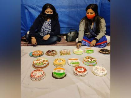 This year's icing on Christmas cake in Kolkata: symbols of political parties | This year's icing on Christmas cake in Kolkata: symbols of political parties