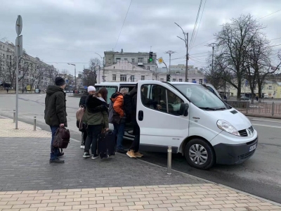 Thousands cross Polish border fleeing Russia-Ukraine conflict | Thousands cross Polish border fleeing Russia-Ukraine conflict