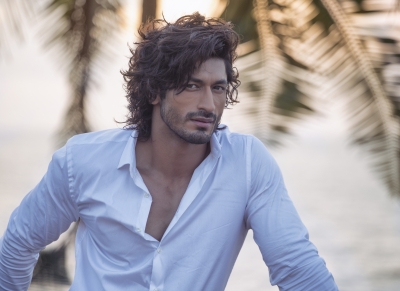 Vidyut Jammwal eager to meet Kolkata fan who inked his face on the chest | Vidyut Jammwal eager to meet Kolkata fan who inked his face on the chest Vidyut Jammwal eager to meet Kolkata fan who inked his face on the chest | Vidyut Jammwal eager to meet Kolkata fan who inked his face on the chest