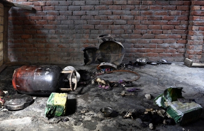 Delhi: Cylinder blast kills woman, 4 kids injured | Delhi: Cylinder blast kills woman, 4 kids injured