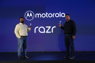Now pre-book Motorola razr foldable phone for Rs 1.25 lakh | Now pre-book Motorola razr foldable phone for Rs 1.25 lakh Now pre-book Motorola razr foldable phone for Rs 1.25 lakh | Now pre-book Motorola razr foldable phone for Rs 1.25 lakh