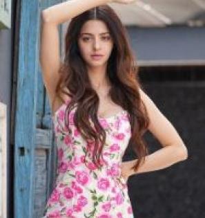 Actress Vedhika down with Covid-19 | Actress Vedhika down with Covid-19