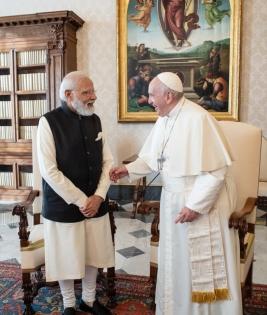 PM Modi meets Pope Francis, invites him to visit India | PM Modi meets Pope Francis, invites him to visit India