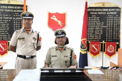 Fulzele assumes charge as BSF Punjab Frontier's Inspector General | Fulzele assumes charge as BSF Punjab Frontier's Inspector General Fulzele assumes charge as BSF Punjab Frontier's Inspector General | Fulzele assumes charge as BSF Punjab Frontier's Inspector General