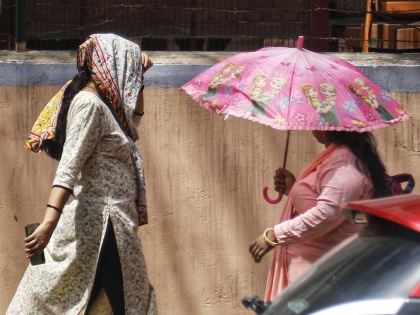 Hot Saturday in Delhi at 39 degrees C; rain likely on Sunday | Hot Saturday in Delhi at 39 degrees C; rain likely on Sunday