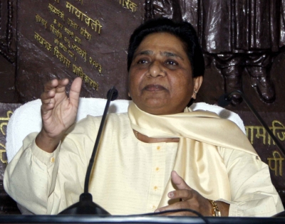 Mayawati slams Akhilesh over his 'preference' for smaller parties | Mayawati slams Akhilesh over his 'preference' for smaller parties