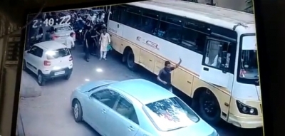 Mumbai: Man knocked down, 'run over' by bus, walks up to a miraculous escape! | Mumbai: Man knocked down, 'run over' by bus, walks up to a miraculous escape! Mumbai: Man knocked down, 'run over' by bus, walks up to a miraculous escape! | Mumbai: Man knocked down, 'run over' by bus, walks up to a miraculous escape!
