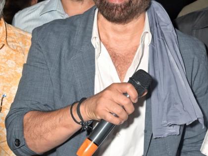 Sunny Deol meets his 'loving fans' in national capital to promote 'Gadar 2' | Sunny Deol meets his 'loving fans' in national capital to promote 'Gadar 2'