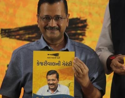 Kejriwal promises free electricity up to 300 units in Gujarat | Kejriwal promises free electricity up to 300 units in Gujarat