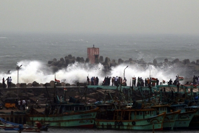 Montha hits Andhra coast, triggers heavy rains with strong winds | Montha hits Andhra coast, triggers heavy rains with strong winds Montha hits Andhra coast, triggers heavy rains with strong winds | Montha hits Andhra coast, triggers heavy rains with strong winds