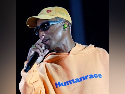 Pharrell Williams halts music festival twice to help fans | Pharrell Williams halts music festival twice to help fans