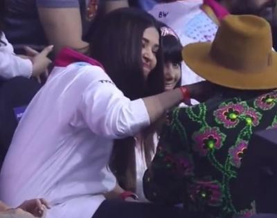 Aishwarya pinches Ranveer Singh's nose at PKL final, video goes viral | Aishwarya pinches Ranveer Singh's nose at PKL final, video goes viral