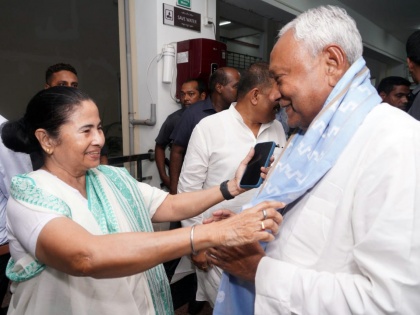 Pray that all goes well in Oppn meeting: Mamata | Pray that all goes well in Oppn meeting: Mamata