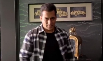 Salman celebrates 30mn followers on Instagram with quirky video | Salman celebrates 30mn followers on Instagram with quirky video