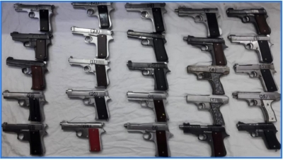 Inter-state arms supplier arrested, 25 pistols seized | Inter-state arms supplier arrested, 25 pistols seized