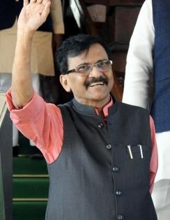 Sanjay Raut quizzed on death threats, accused's wife files complaint | Sanjay Raut quizzed on death threats, accused's wife files complaint