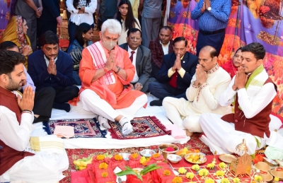 J&K LG takes part in 'Bhoomi Pujan' of Amarnath Yatri Niwas in Srinagar | J&K LG takes part in 'Bhoomi Pujan' of Amarnath Yatri Niwas in Srinagar