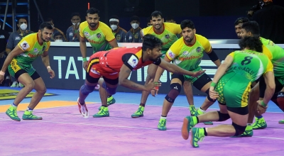 PKL 8: Patna Pirates beat Bengaluru Bulls for seven wins on the trot | PKL 8: Patna Pirates beat Bengaluru Bulls for seven wins on the trot