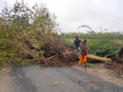 Cyclone Michaung crosses Andhra coast, triggers heavy rains | Cyclone Michaung crosses Andhra coast, triggers heavy rains Cyclone Michaung crosses Andhra coast, triggers heavy rains | Cyclone Michaung crosses Andhra coast, triggers heavy rains