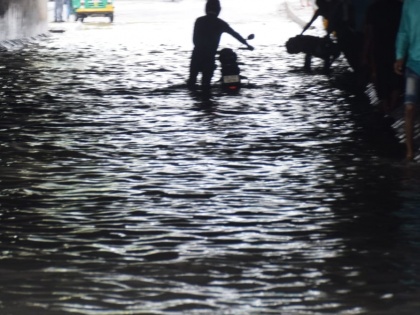 Waterlogging, traffic snarls in Delhi after heavy rainfall | Waterlogging, traffic snarls in Delhi after heavy rainfall