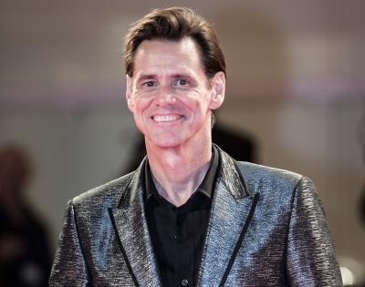 Jim Carrey rocks long hair at birthday meal with friends | Jim Carrey rocks long hair at birthday meal with friends Jim Carrey rocks long hair at birthday meal with friends | Jim Carrey rocks long hair at birthday meal with friends