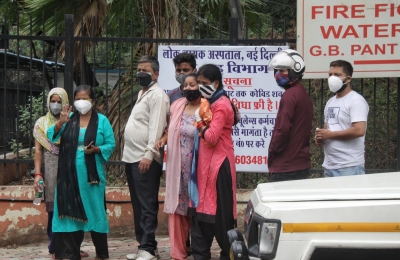 5 hospitalised with breathing problem, burning eyes in Delhi | 5 hospitalised with breathing problem, burning eyes in Delhi