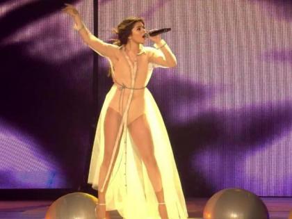 Selena Gomez joins Chris Martin on stage during Coldplay concert | Selena Gomez joins Chris Martin on stage during Coldplay concert Selena Gomez joins Chris Martin on stage during Coldplay concert | Selena Gomez joins Chris Martin on stage during Coldplay concert