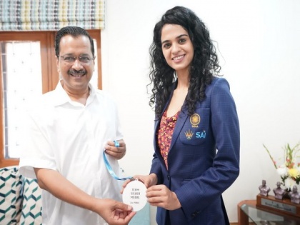 Arvind Kejriwal meets ace chess player Tania Sachdev | Arvind Kejriwal meets ace chess player Tania Sachdev