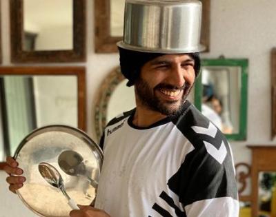 This is what Kartik Aaryan did during Janata Curfew | This is what Kartik Aaryan did during Janata Curfew This is what Kartik Aaryan did during Janata Curfew | This is what Kartik Aaryan did during Janata Curfew