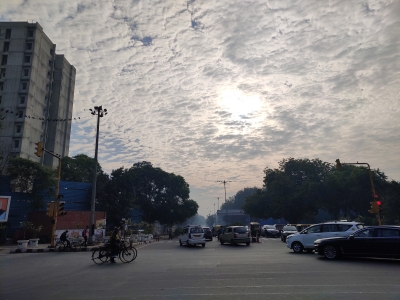 Delhi wakes up to partly cloudy sky, drizzle predicted | Delhi wakes up to partly cloudy sky, drizzle predicted